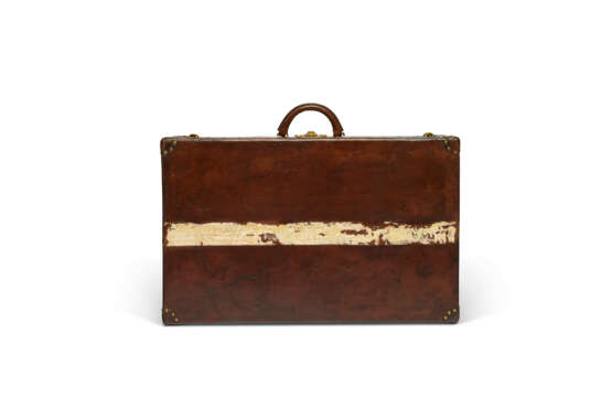 A NATURAL COWHIDE LEATHER SUITCASE WITH BRASS HARDWARE - photo 2