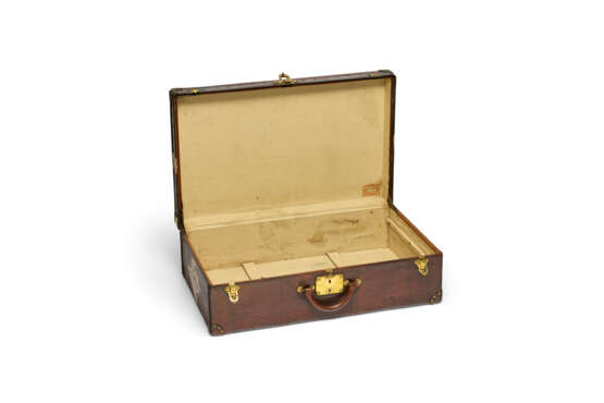 A NATURAL COWHIDE LEATHER SUITCASE WITH BRASS HARDWARE - photo 3