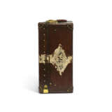 A NATURAL COWHIDE LEATHER SUITCASE WITH BRASS HARDWARE - photo 4