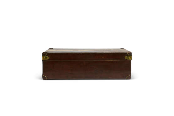 A NATURAL COWHIDE LEATHER SUITCASE WITH BRASS HARDWARE - photo 6