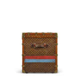 A MONOGRAM CANVAS LADY'S HIGH 110 TRUNK WITH BRASS HARDWARE - Foto 5