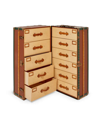 AN ORANGE VUITTONITE CANVAS DOUBLE-DRAWER WARDROBE TRUNK WITH BRASS HARDWARE - photo 3