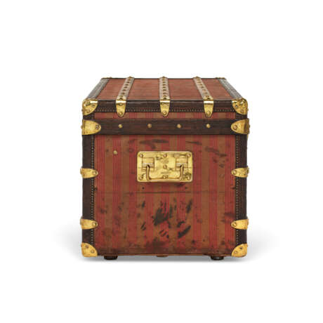 A RED & BEIGE STRIPED CANVAS COURRIER 80 TRUNK WITH BRASS HARDWARE - photo 4