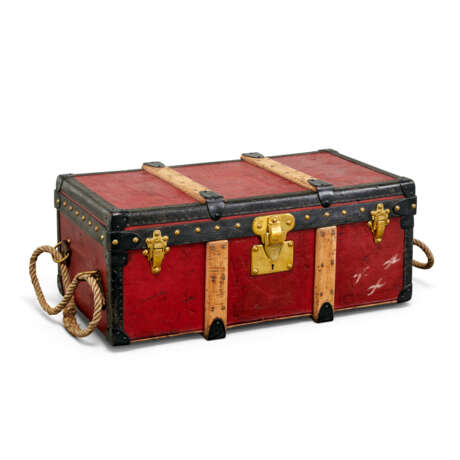 A RED VUITTONITE CANVAS TRUNK WITH BRASS HARDWARE - фото 1