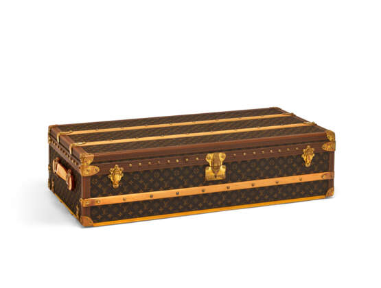 A SPECIAL ORDER MONOGRAM CANVAS CROQUET TRUNK WITH BRASS HARDWARE - фото 2