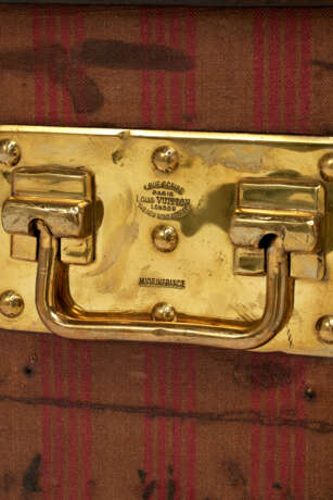 A RED & BEIGE STRIPED CANVAS COURRIER 80 TRUNK WITH BRASS HARDWARE - фото 9