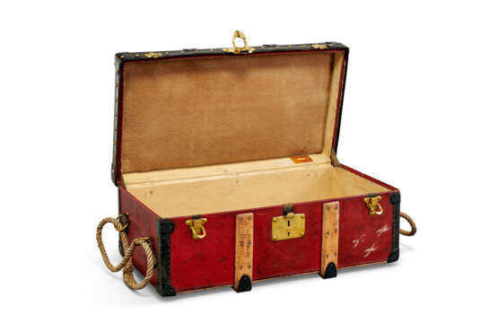 A RED VUITTONITE CANVAS TRUNK WITH BRASS HARDWARE - photo 3