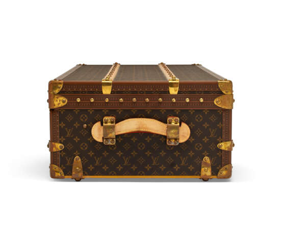 A SPECIAL ORDER MONOGRAM CANVAS CROQUET TRUNK WITH BRASS HARDWARE - фото 5