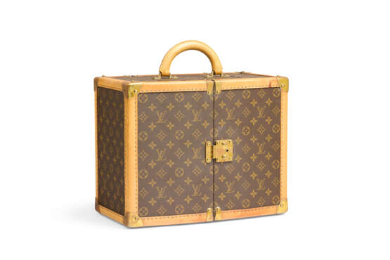 A MONOGRAM CANVAS VANITY TRUNK WITH BRASS HARDWARE BY SHARON STONE FOR AMFAR - фото 2