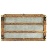 A BROWN & BEIGE STRIPED CANVAS STEAMER 90 TRUNK WITH BRASS HARDWARE - Foto 7