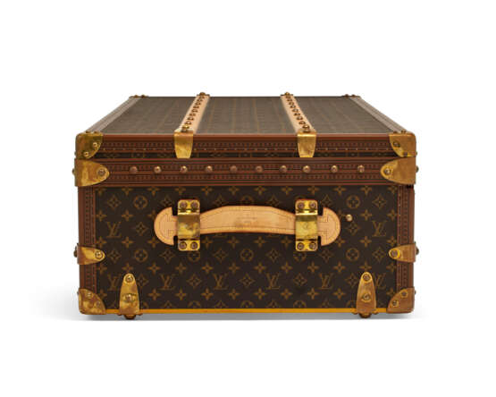 A SPECIAL ORDER MONOGRAM CANVAS CROQUET TRUNK WITH BRASS HARDWARE - фото 6