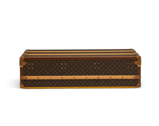 A SPECIAL ORDER MONOGRAM CANVAS CROQUET TRUNK WITH BRASS HARDWARE - фото 7