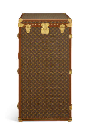 A RARE, MONOGRAM CANVAS CASINO TRUNK WITH BRASS HARDWARE - photo 3