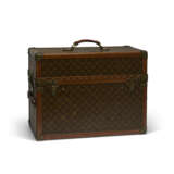 A MONOGRAM CANVAS LIBRARY TRUNK WITH BRASS HARDWARE - фото 2