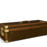 A RARE, MONOGRAM CANVAS LIBRARY TRUNK WITH SET OF 1911 BRITANNICA ENCYCLOPAEDIA WITH BRASS HARDWARE - photo 2