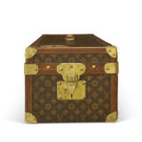 A RARE, MONOGRAM CANVAS LIBRARY TRUNK WITH SET OF 1911 BRITANNICA ENCYCLOPAEDIA WITH BRASS HARDWARE - photo 5