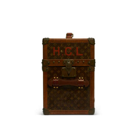 A MONOGRAM CANVAS LIBRARY TRUNK WITH BRASS HARDWARE - фото 7