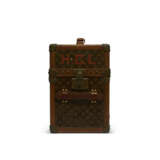 A MONOGRAM CANVAS LIBRARY TRUNK WITH BRASS HARDWARE - фото 7