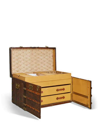 A MONOGRAM CANVAS TRUNK WITH DOORS AND DRAWERS WITH BRASS HARDWARE - фото 4