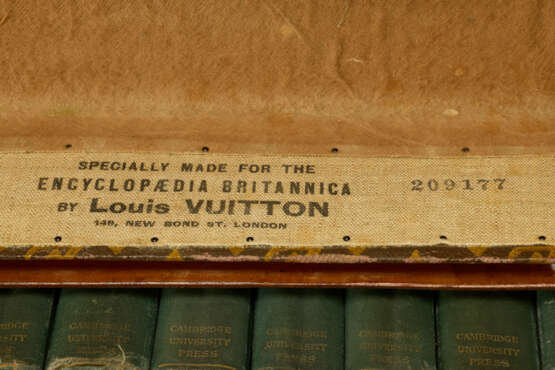 A RARE, MONOGRAM CANVAS LIBRARY TRUNK WITH SET OF 1911 BRITANNICA ENCYCLOPAEDIA WITH BRASS HARDWARE - фото 8