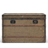 A GRIS TRIANON COATED CANVAS TRUNK WITH BLACK LACQUERED IRON HARDWARE - фото 2