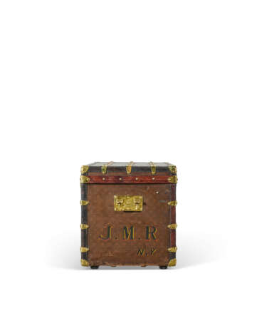 A MONOGRAM CANVAS COURRIER 90 TRUNK WITH BRASS HARDWARE - photo 5