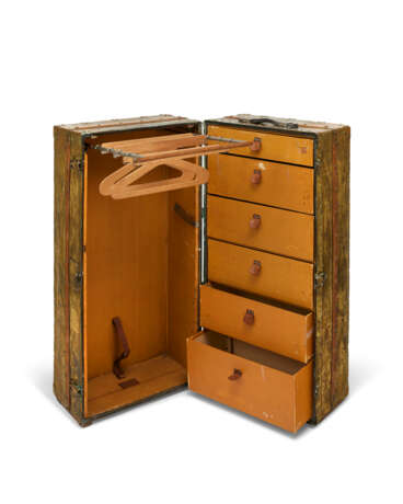 A RARE, HERMETIC COPPER EXPLORER WARDROBE TRUNK WITH BRASS HARDWARE - photo 3