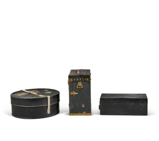 A GROUP OF THREE: A BLACK VUITTONITE CANVAS CHAUFFEUR'S KIT & TWO AUTOMOBILE TRUNKS WITH BRASS HARDWARE - photo 6