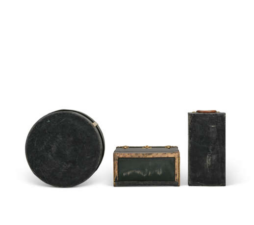 A GROUP OF THREE: A BLACK VUITTONITE CANVAS CHAUFFEUR'S KIT & TWO AUTOMOBILE TRUNKS WITH BRASS HARDWARE - photo 7