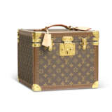 A SPECIAL ORDER MONOGRAM CANVAS BOX FOR BIRTHDAY CAKE WITH BRASS HARDWARE, BY TOMOKO TASHIRO - Foto 2