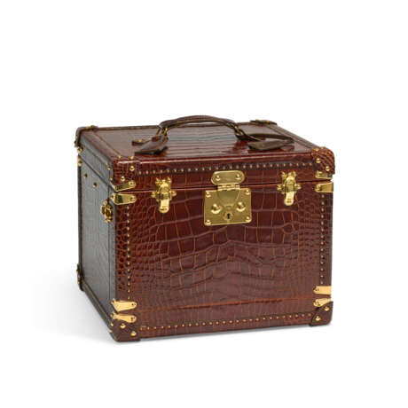 A SPECIAL ORDER SHINY BROWN ALLIGATOR CAVIAR SET BOX WITH GOLD HARDWARE - photo 2