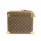 A SPECIAL ORDER MONOGRAM CANVAS BOX FOR BIRTHDAY CAKE WITH BRASS HARDWARE, BY TOMOKO TASHIRO - photo 5