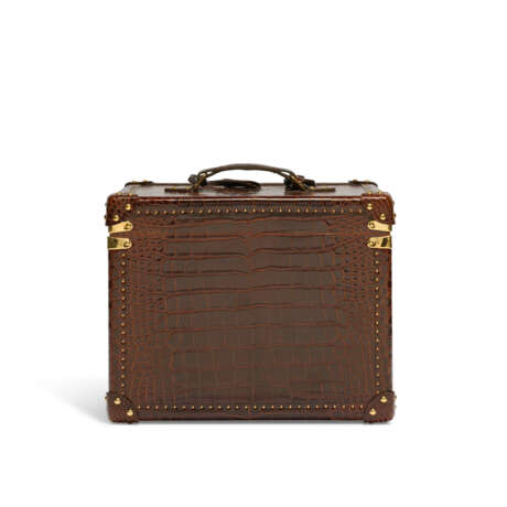 A SPECIAL ORDER SHINY BROWN ALLIGATOR CAVIAR SET BOX WITH GOLD HARDWARE - photo 5