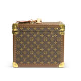 A SPECIAL ORDER MONOGRAM CANVAS BOX FOR BIRTHDAY CAKE WITH BRASS HARDWARE, BY TOMOKO TASHIRO - photo 6