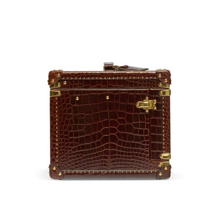 A SPECIAL ORDER SHINY BROWN ALLIGATOR CAVIAR SET BOX WITH GOLD HARDWARE - photo 7