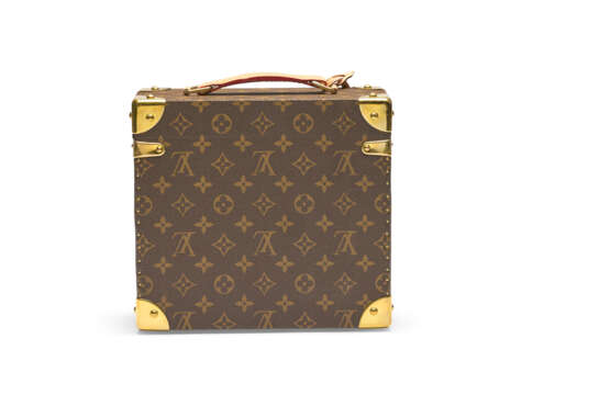 A SPECIAL ORDER MONOGRAM CANVAS PERFUME TRUNK WITH BRASS HARDWARE - фото 6