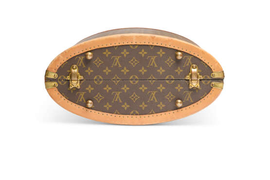 A LIMITED EDITION MONOGRAM CANVAS SHOE CASE WITH BRASS HARDWARE BY MANOLO BLAHNIK FOR THE CENTENARY OF THE ICONIC MONOGRAM - фото 6