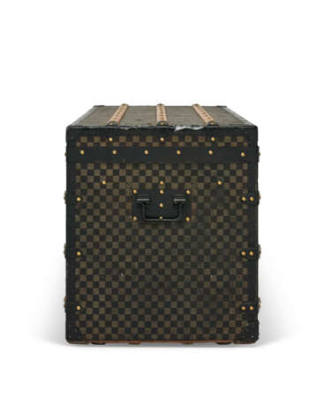 A DAMIER CANVAS TRUNK WITH DOORS AND DRAWERS WITH BRASS HARDWARE - photo 4