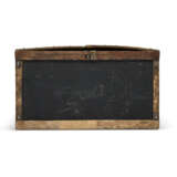 A MONOGRAM CANVAS DESK TRUNK WITH DOORS AND DRAWERS WITH BRASS HARDWARE - Foto 7