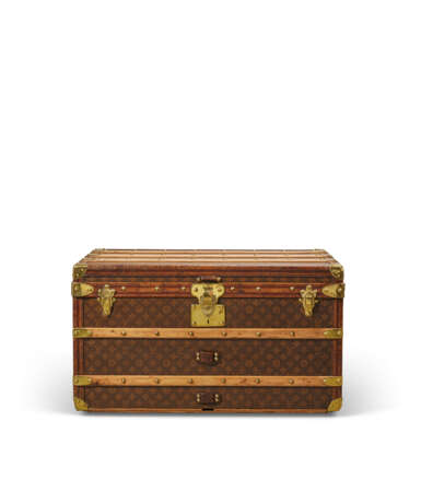 A MONOGRAM CANVAS COURRIER 80 TRUNK WITH BRASS HARDWARE - фото 2