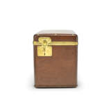 A MAHOGANY RUNNING-BOARD TRUNK FOR AUTOMOBILE TOOLS WITH BRASS HARDWARE - Foto 6
