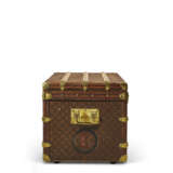 A MONOGRAM CANVAS COURRIER 80 TRUNK WITH BRASS HARDWARE - фото 4