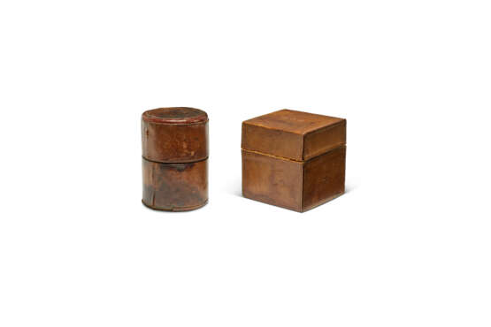 A GROUP OF TWO: A NATURAL COWHIDE LEATHER & PÉCARI LEATHER PERFUME BOTTLE HOLDERS WITH BRASS HARDWARE - photo 3