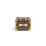 A MONOGRAM CANVAS FLOWER TRUNK WITH BRASS HARDWARE - фото 5