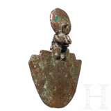Anhänger mit Sachmetkopf über Halskragenschmuck, Bronze, Spätzeit, frühes bis Mitte 1. Jtsd. v. Chr. - photo 3