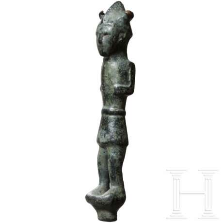 Bronzestatuette eines Kriegers mit Hörnerhelm, östlicher Mittelmeerraum, 13. - 12. Jhdt. v. Chr. - Foto 2