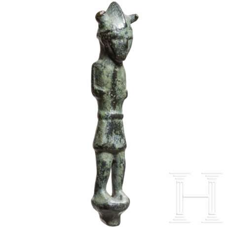 Bronzestatuette eines Kriegers mit Hörnerhelm, östlicher Mittelmeerraum, 13. - 12. Jhdt. v. Chr. - Foto 3