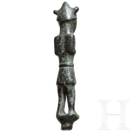 Bronzestatuette eines Kriegers mit Hörnerhelm, östlicher Mittelmeerraum, 13. - 12. Jhdt. v. Chr. - Foto 4