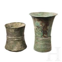 Zwei Bronzebecher, vorderasiatisch, frühes 1. Jtsd. v. Chr.