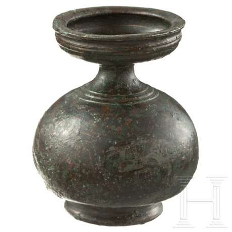 Salbgefäß aus Bronze, griechisch, 4. Jhdt. v. Chr. - фото 1